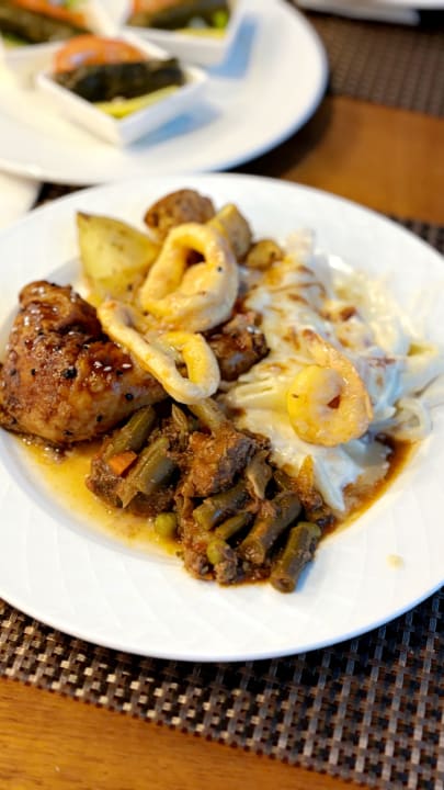 Gastro Rose Rayhaan by Rotana