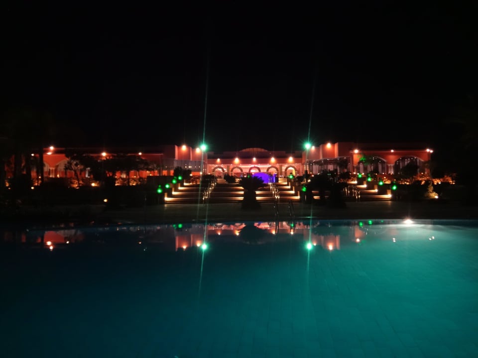 Widok na recepcję, bar i knajpę Jaz Grand Marsa