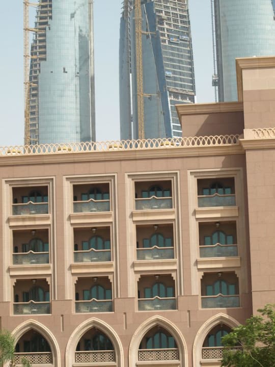 Hotelpalast gegen Glaspalast Emirates Palace Mandarin Oriental