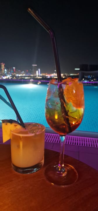 Pool NH Collection Dubai The Palm