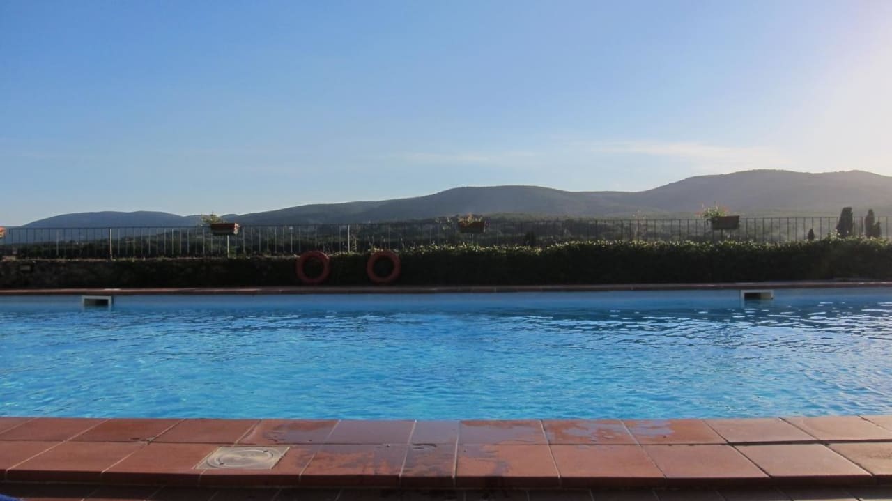 Ausblick von der Liege am Pool Hotel Relais Borgo di Toiano