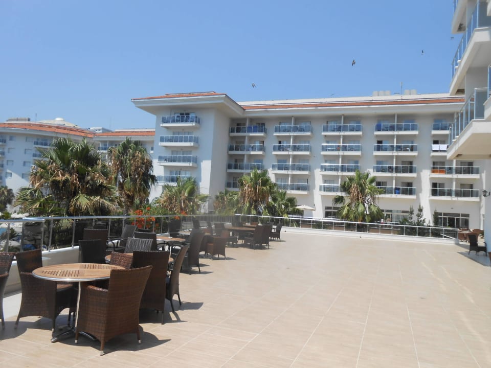 Terrasse der Side Bar Seaden Sea World Resort & Spa