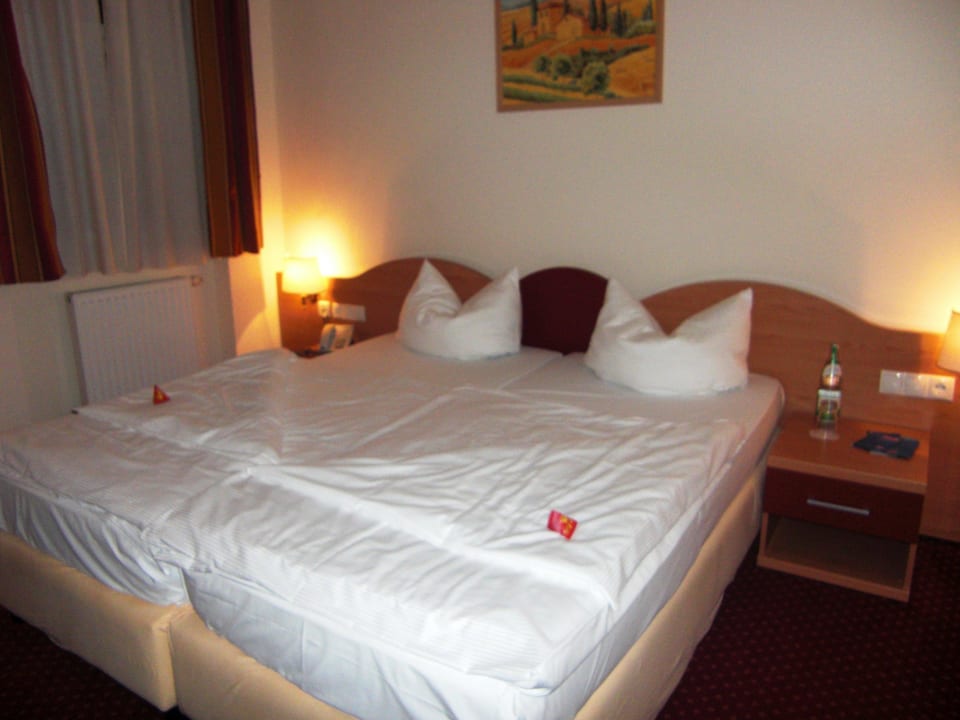 Blick auf das Bett Hotel Europa Bamberg