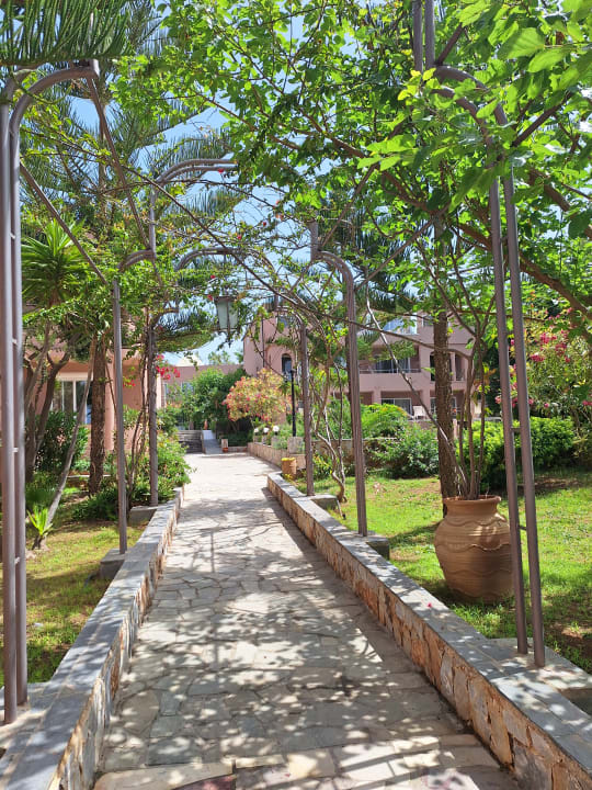 Gartenanlage Orpheas Resort - Adults Only