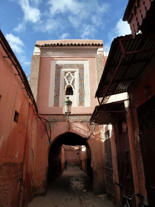 Gasse zum Riad in Sidi Ben Slimane Riad Kheirredine