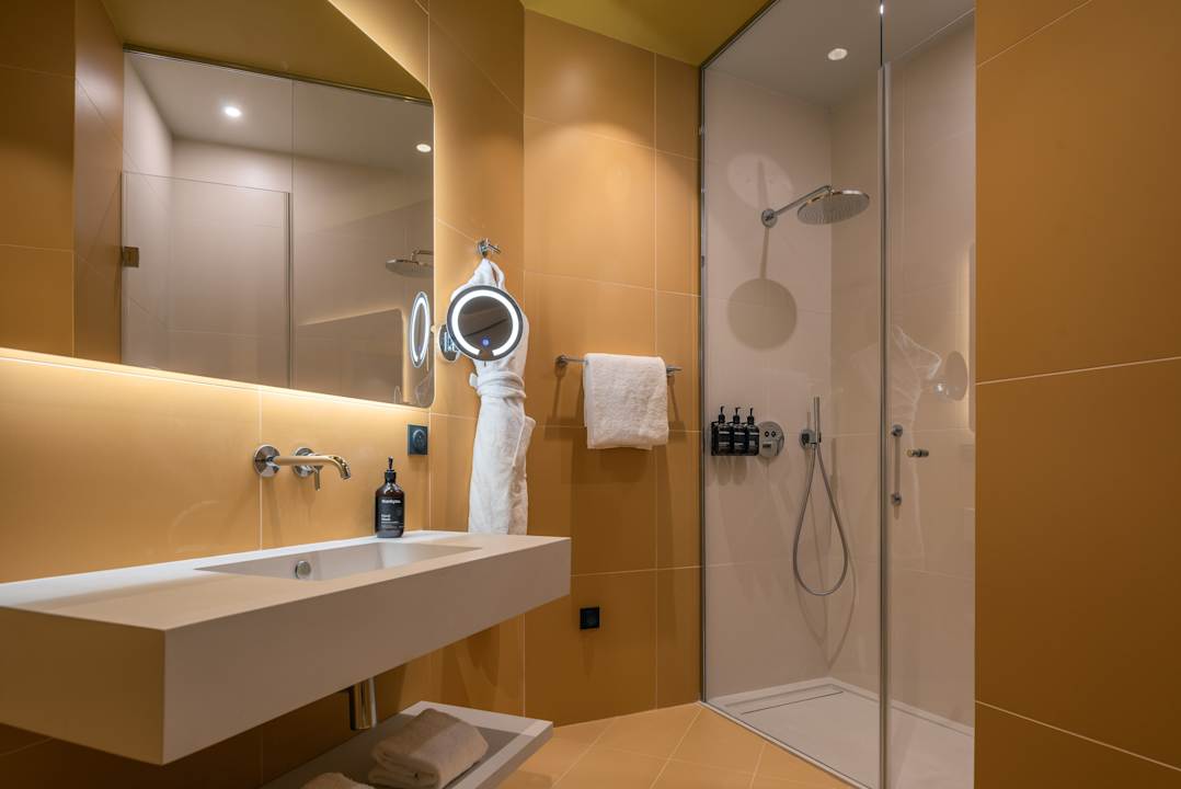 Zimmer Canopy by Hilton Cannes