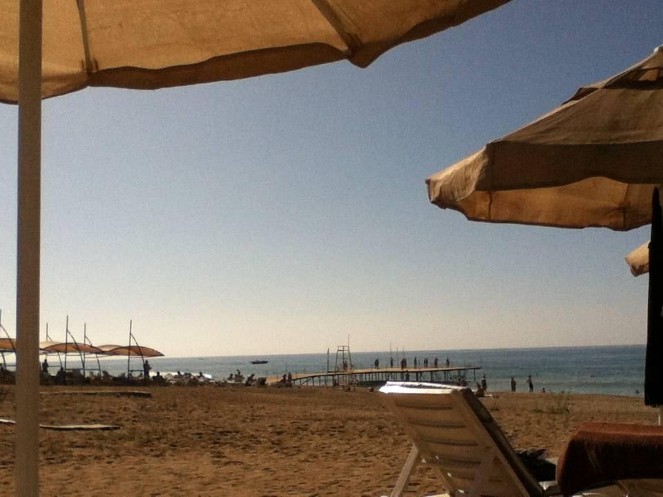 Toller Strand, aber das Meer ist sehr felsig Hotel Royal Garden Beach