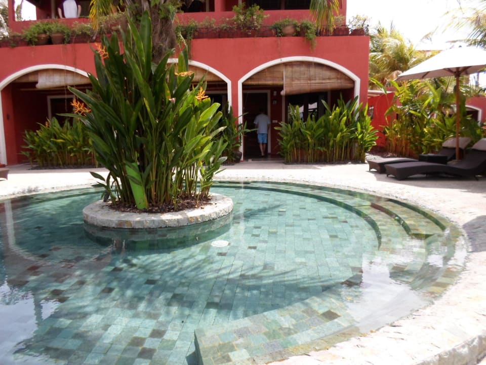 Pool zum sitzen Hotel Pinkcoco Bali