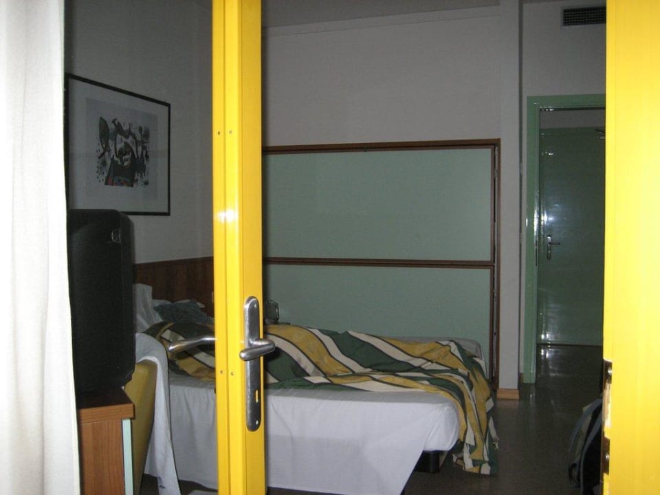 Vom Balkon Blick ins Zimmer Hotel Luna