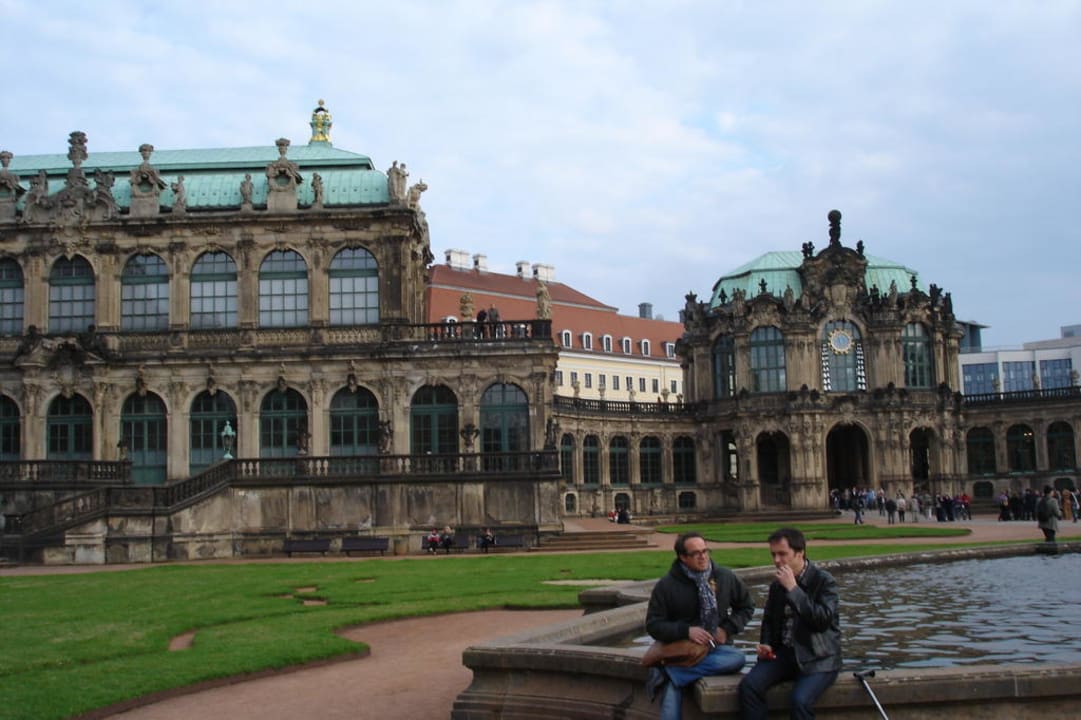 Blick aus dem Innenhof des Zwingers aufs Hotel Hotel Taschenbergpalais Kempinski Dresden