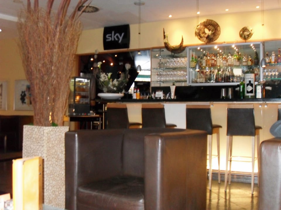 Bar und Eingang zum Restaurant Dorint Hotel Dresden