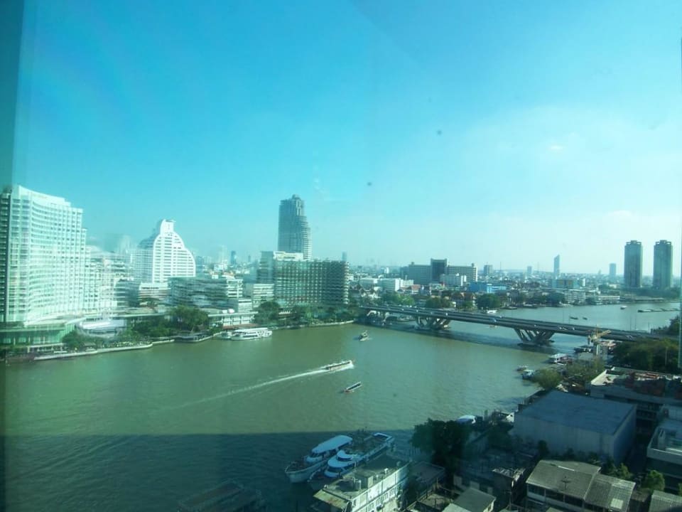 Ausblick aus dem Zimmer 16. Etage Hotel The Peninsula Bangkok