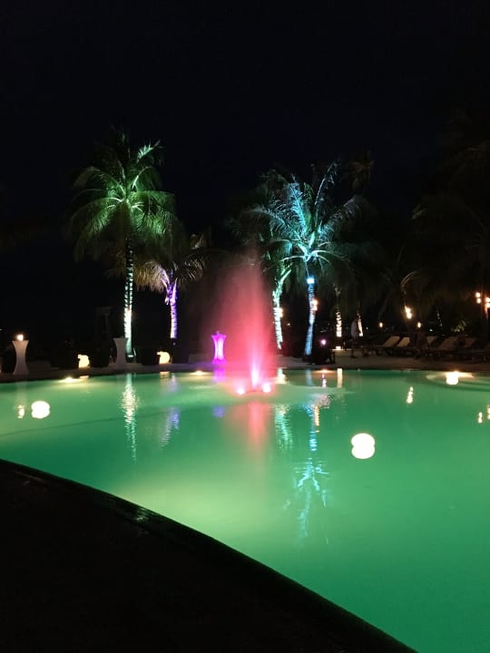 Pool Kuredu Island Resort & Spa