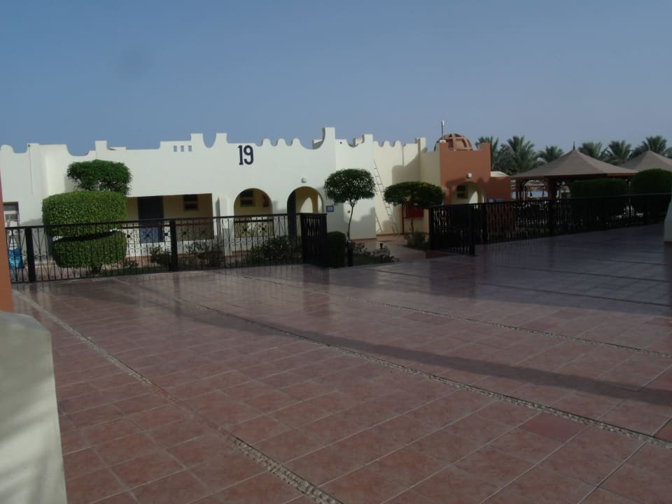 Weg zum Strand SUNRISE Royal Makadi Resort