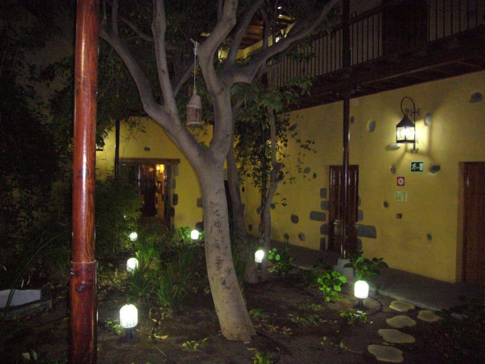 Innenhof bei Nacht Hotel Rural Casa de Los Camellos