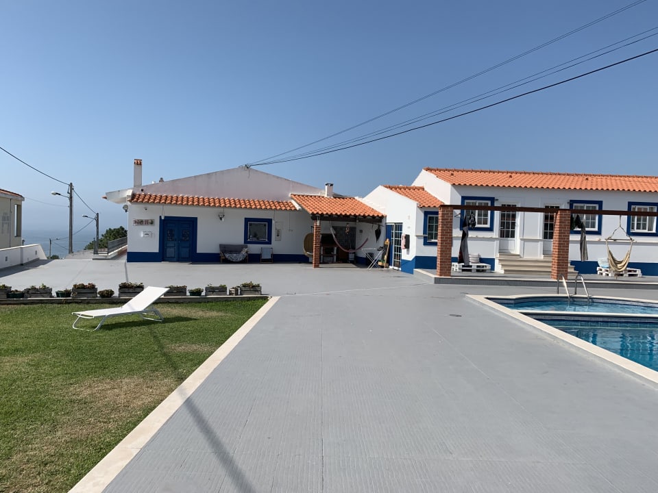 Außenansicht Zulla Nazare's Surf Village