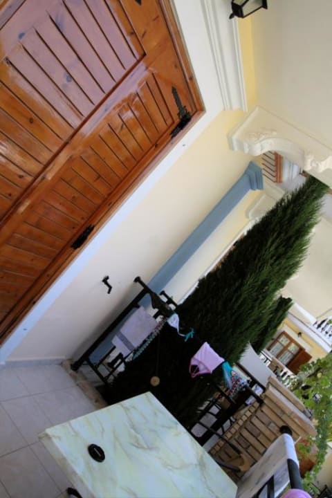 Widok z balkonu Plaza Palace Hotel