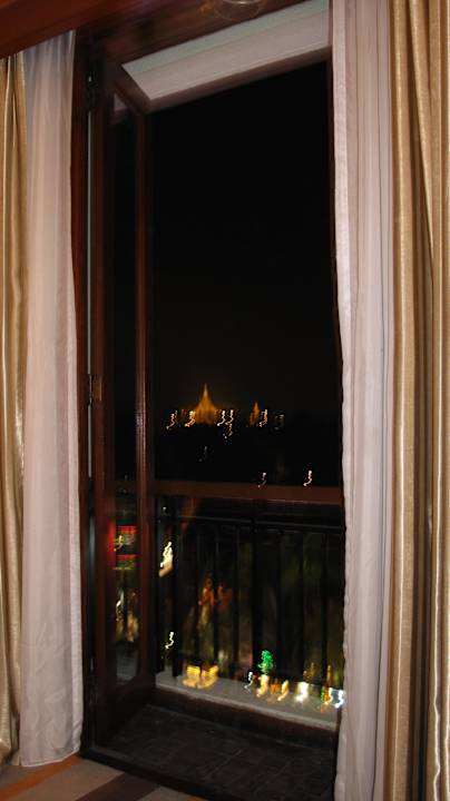 Zur Pagode Chatrium Hotel Royal Lake Yangon