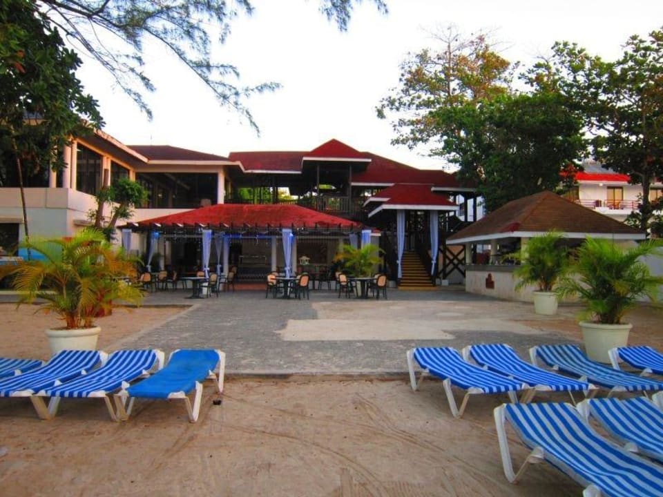 Morgens am Hotelstrand BelleVue Dominican Bay