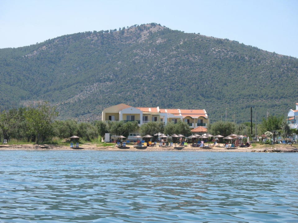 Blick vom Meer auf das Hotel Hotel Aegean Sun
