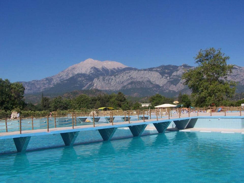 schöne kulisse am aqua park Miarosa Kemer Beach