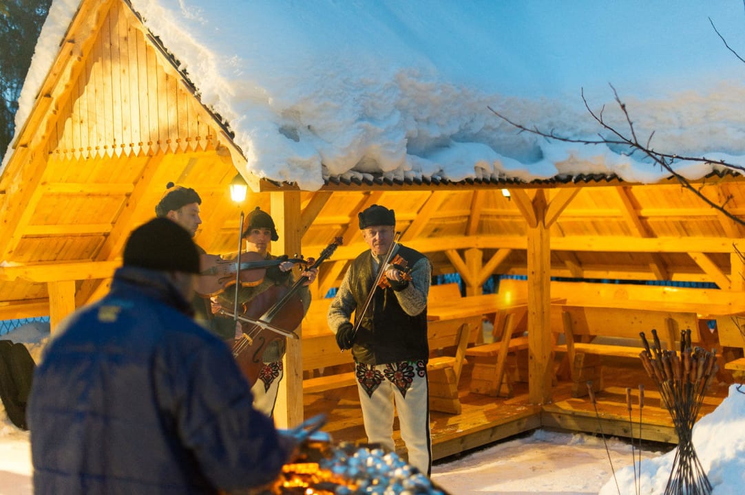 Ognisko z kapelą góralska Pension Tatra House Krzeptówki