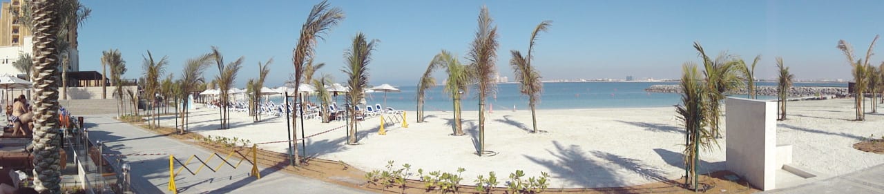 Rundum-Schwenk am Strand DoubleTree by Hilton Resort & Spa Marjan Island