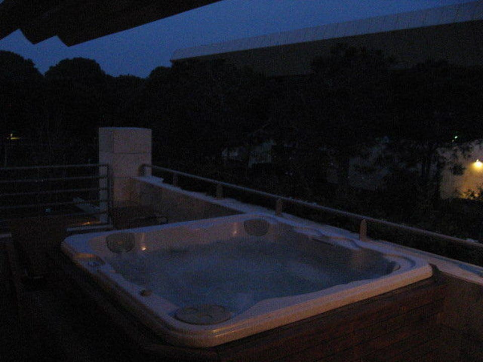 Jacuzzi auf Balkon Gloria Serenity Resort