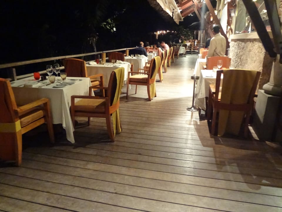 Terrasse beim Abendessen  Constance Lemuria