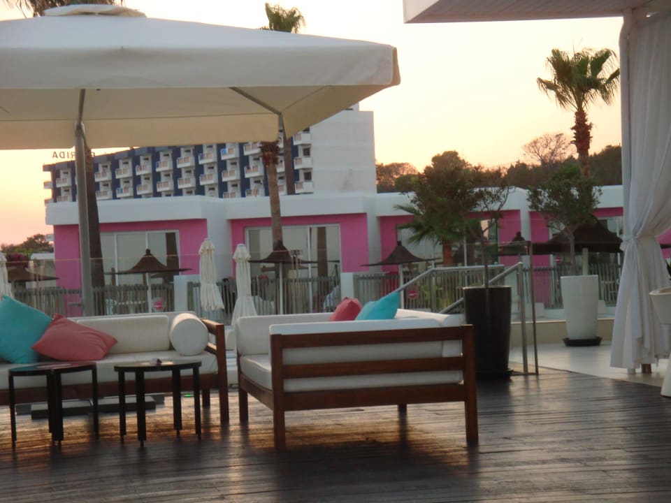 Lounge Bar Napa Mermaid Hotel & Suites