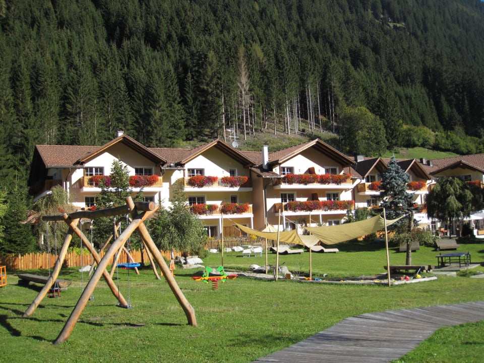 Hotel mit Spielplatz (nur ein Teil) Alphotel Tyrol