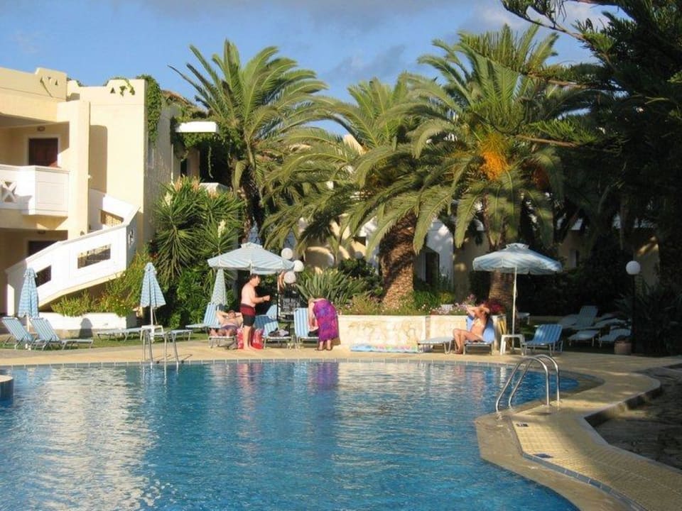 Pool bei der Poolbar Kastalia Village & Saint Nikolas Hotel