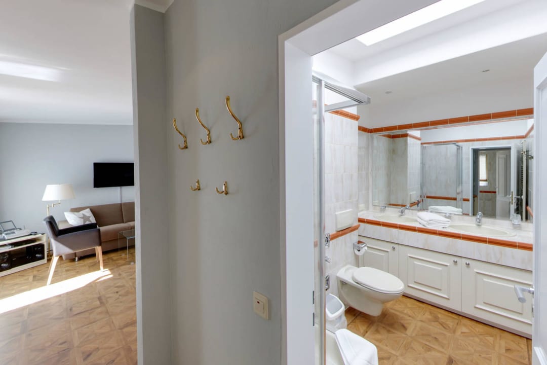 Bad Apartment Barke13