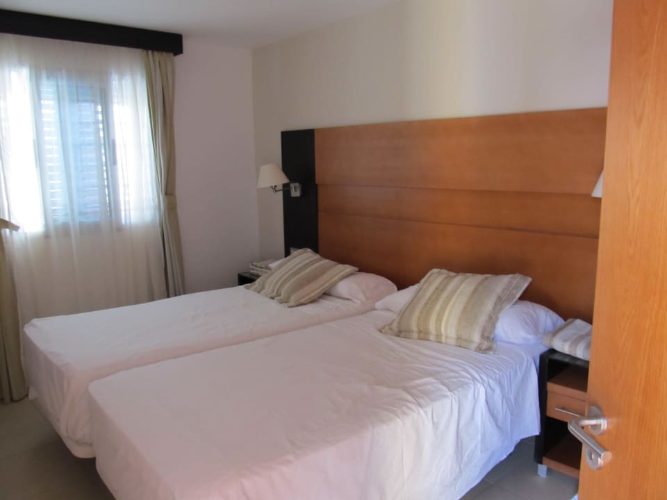 Schlafzimmer HL Miraflor Suites Hotel