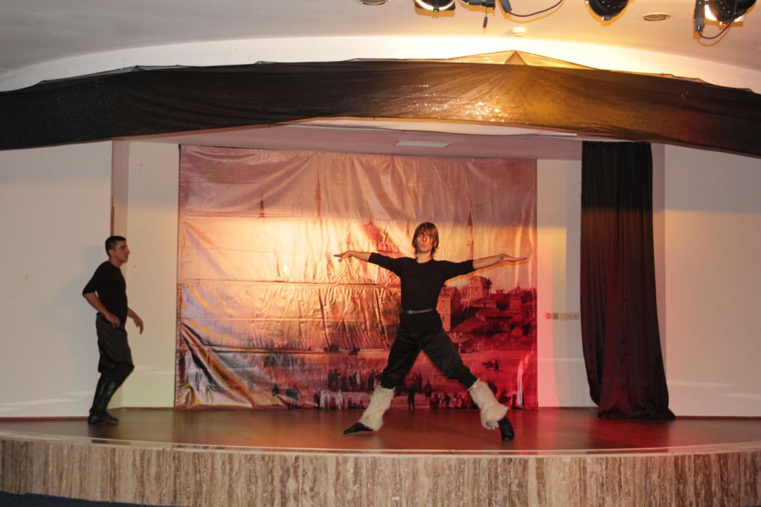 Kaukasische Tanzschow Royal Atlantis Spa & Resort