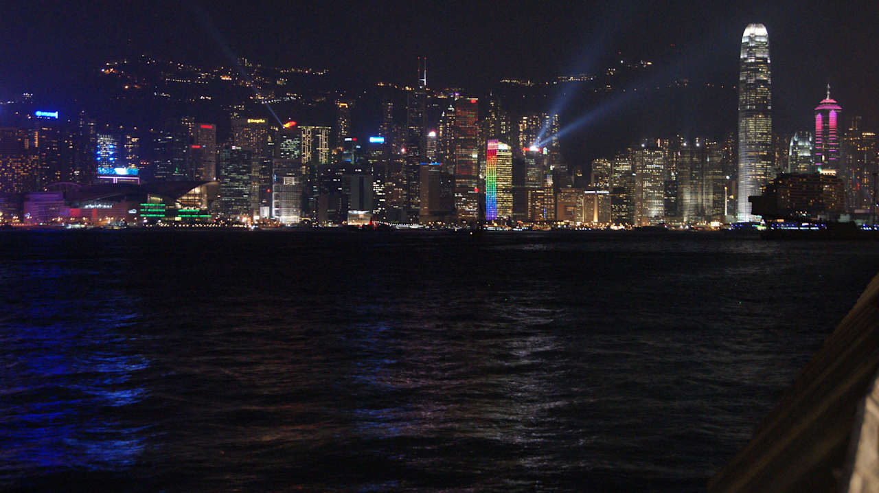 Aussicht vom Restaurant/Garten Harbour Grand Kowloon