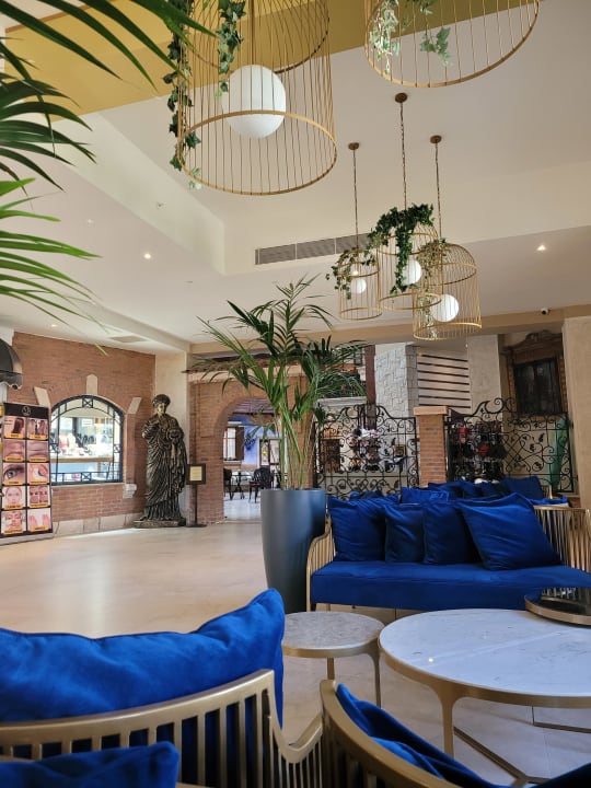 Lobby Hotel Thalia Unique