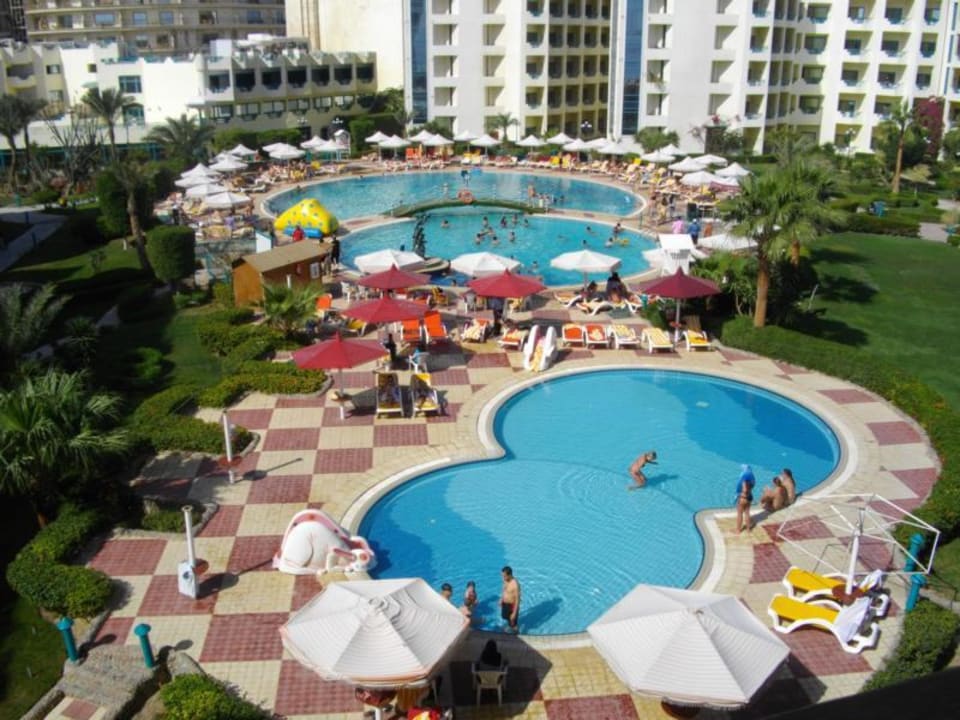 Blick vom Balkon auf den Pool Moreno Horizon Spa & Resort