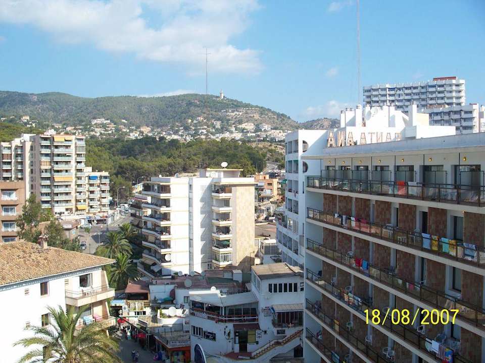 Ausblick auf das 2. Gebäude und Umgebung Be Live Marivent - Adults only