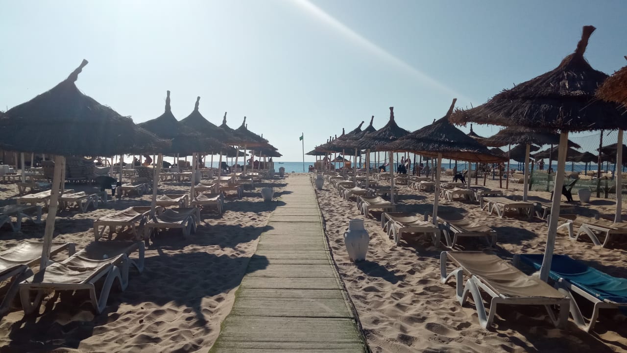 Strand Hotel Nesrine