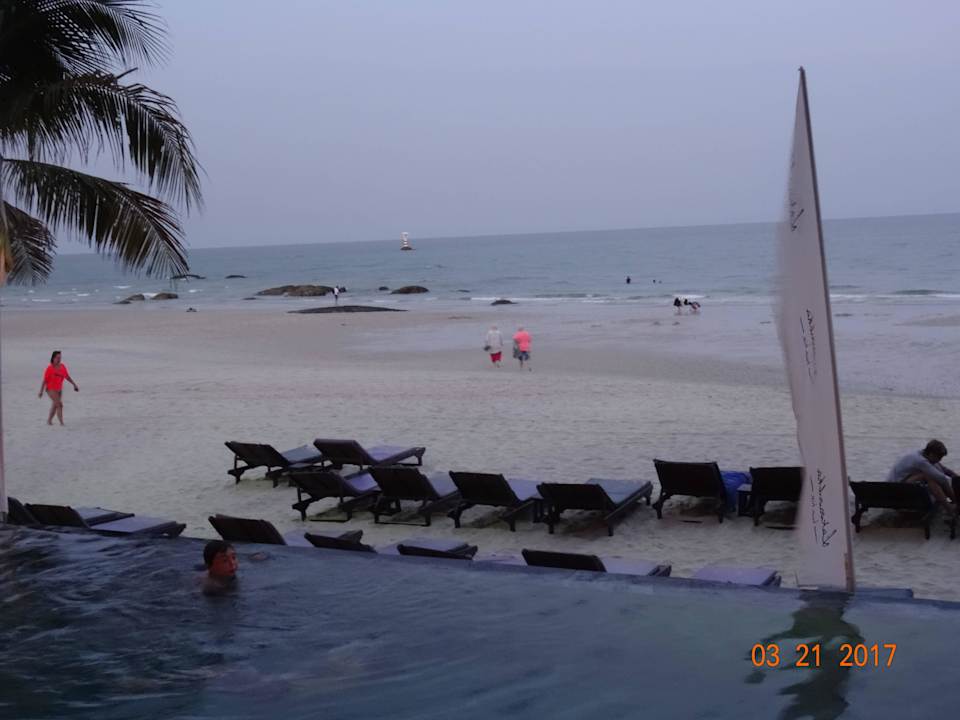 Vom Pool über Strand zum Meer Laksasubha Hua Hin