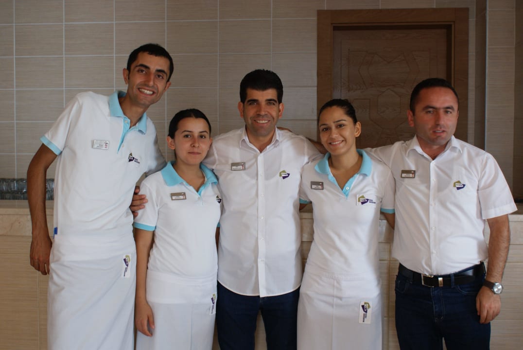 5 der vielen fleißigen Helfer TUI BLUE Seno - Adults Only