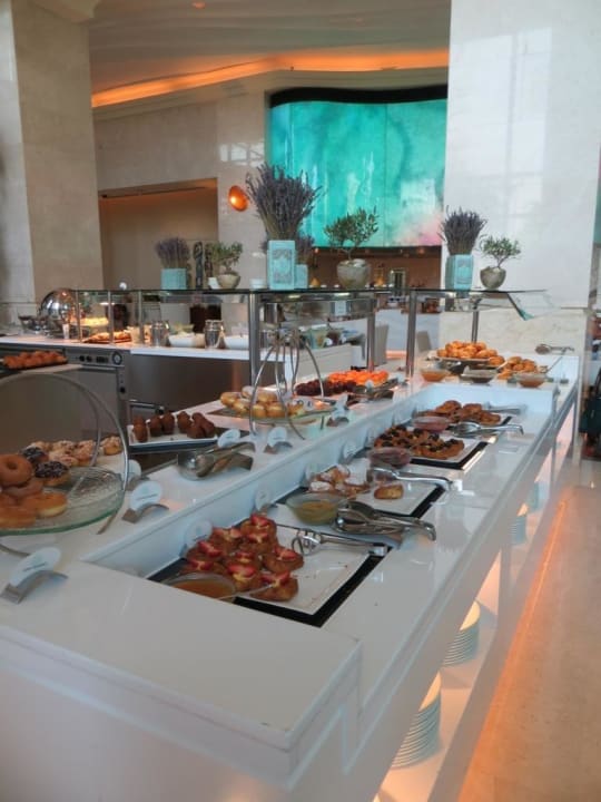 Kuchenbuffet The St. Regis Saadiyat Island Resort, Abu Dhabi