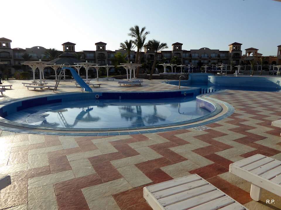 Pensee Pensée Royal Garden Beach Resort