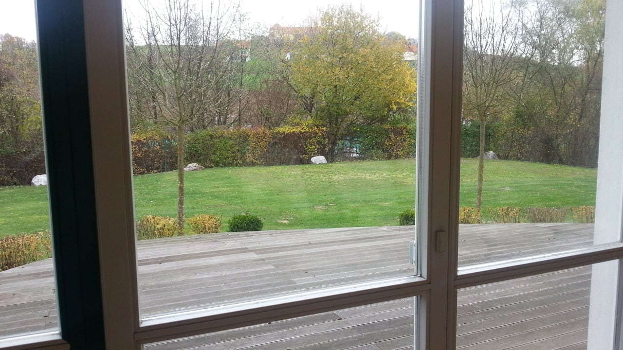 Ausblik aus Ruheraum der Stille Hotel Albizia