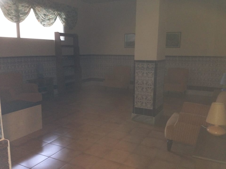 Die Leseecke...ohne Licht und sehr einladend...  BLUESEA Costa Jardin Spa