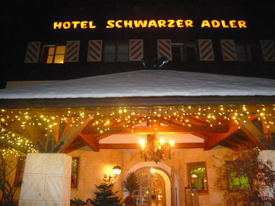 Schwarzer Adler bei Nacht Hotel Schwarzer Adler