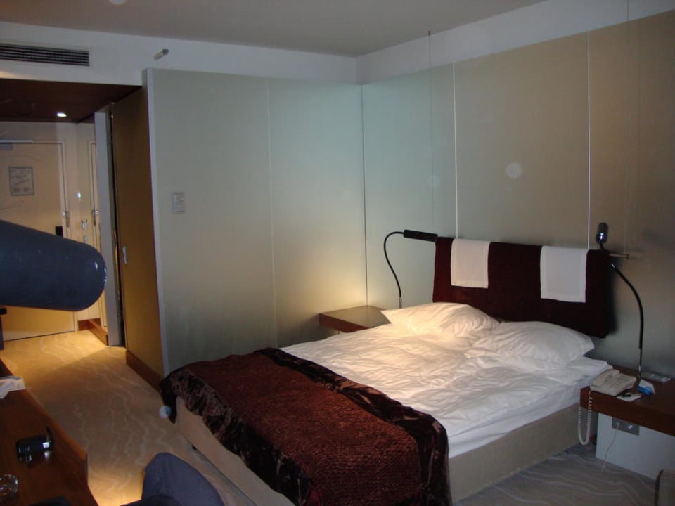 Bett im Standard-Doppelzimmer Radisson Blu Hotel Köln