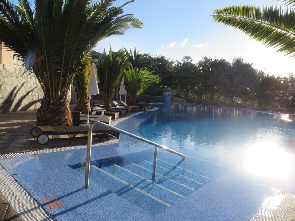 Toller Pool Grand Hotel Callao