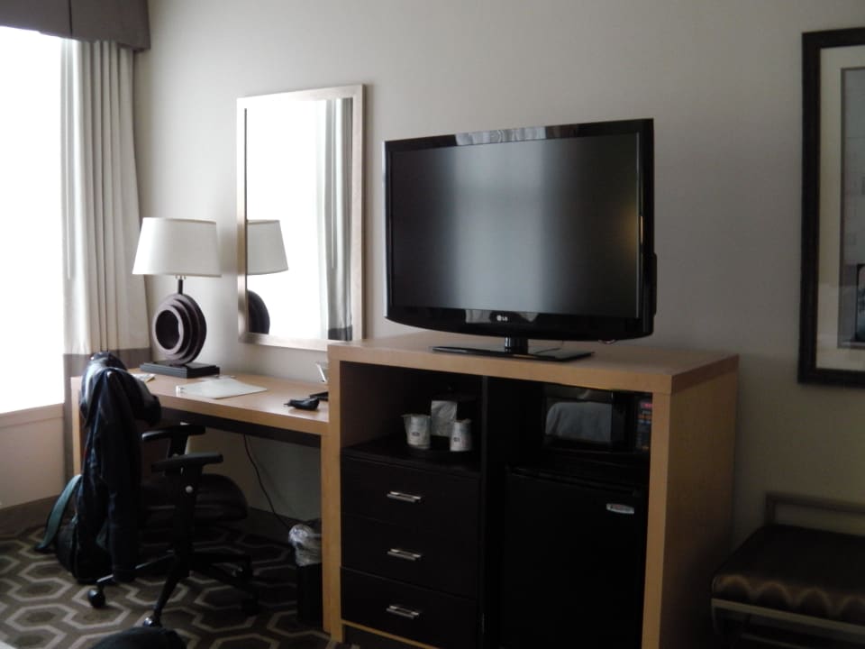 Schreibtisch und Flat-TV Hampton Inn & Suites New Orleans Downtown (French Quarter Area)